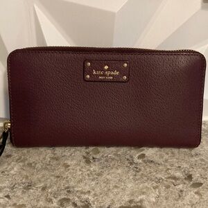 Kate Spade burgundy/plum wallet
EXCELLENT CONDITION!! I have the matching bag